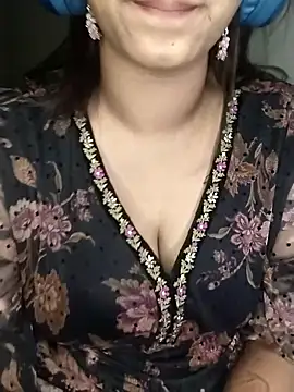 Snapshot of Sexy-Shalinii chatting on February 24, 1:21 pm Sexy-Shalinii online show from February 24, 1:21 pm