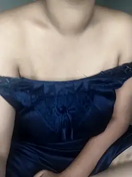 Snapshot of Sexy-Shalinii chatting on March 6, 12:43 am Sexy-Shalinii online show from March 6, 12:43 am