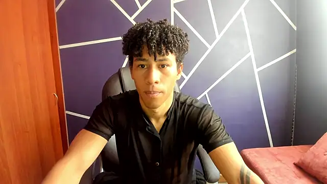 Snapshot of Pendragon1224 chatting on January 11, 1:53 pm Pendragon1224 online show from January 11, 1:53 pm