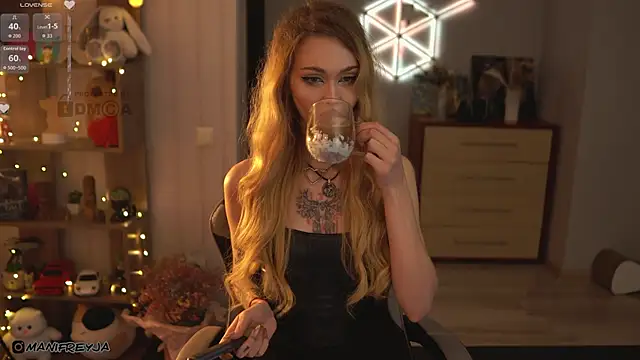 ManiFreyja online show from October 21, 6:19 pm