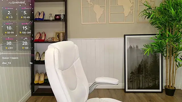 Snapshot of LadyLeea chatting on September 13, 5:18 am LadyLeea online show from September 13, 5:18 am