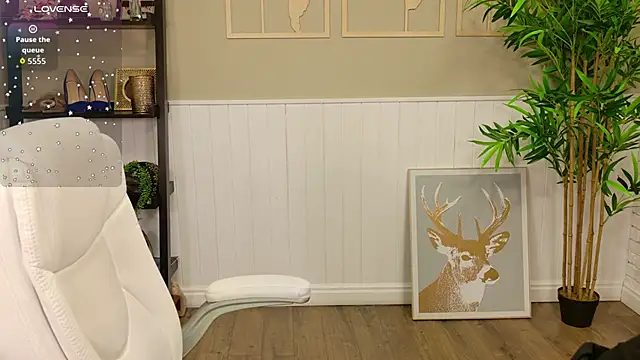 Snapshot of LadyLeea chatting on October 25, 4:09 am LadyLeea online show from October 25, 4:09 am