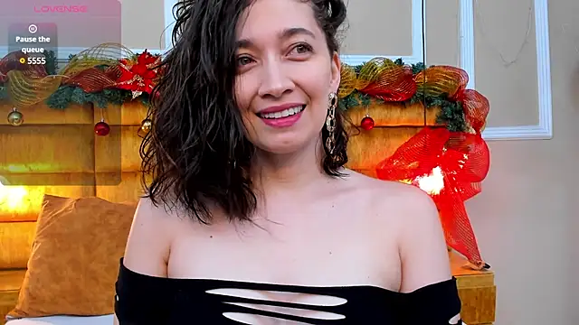 Snapshot of adarussell chatting on January 3, 1:14 pm adarussell online show from January 3, 1:14 pm