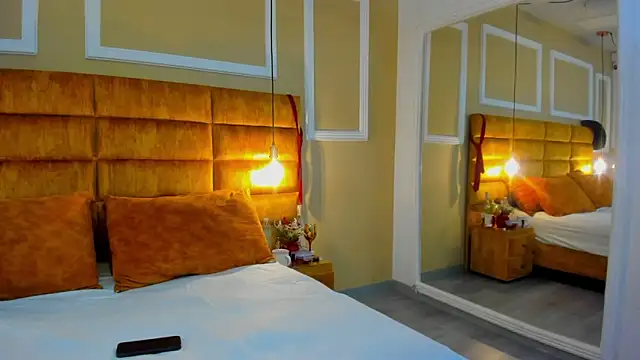 Snapshot of adarussell chatting on December 1, 2:11 pm adarussell online show from December 1, 2:11 pm