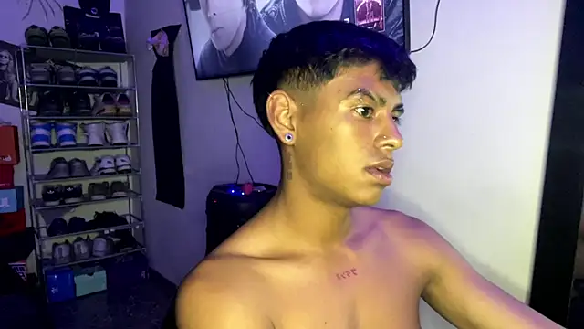 Snapshot of _Billowy_ chatting on November 14, 4:33 am Billowy online show from November 14, 4:33 am