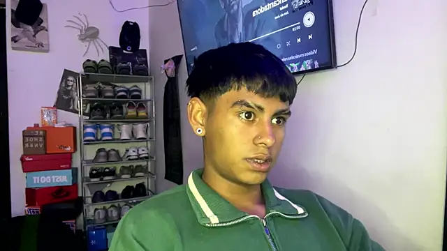 Snapshot of _Billowy_ chatting on November 15, 4:47 pm Billowy online show from November 15, 4:47 pm