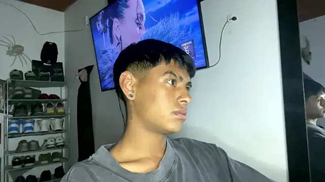 Snapshot of _Billowy_ chatting on November 17, 10:26 pm Billowy online show from November 17, 10:26 pm