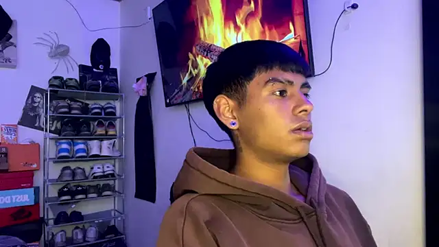 Snapshot of _Billowy_ chatting on November 24, 6:07 pm Billowy online show from November 24, 6:07 pm