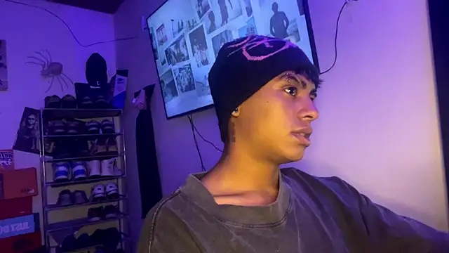 Snapshot of _Billowy_ chatting on December 5, 6:00 am Billowy online show from December 5, 6:00 am