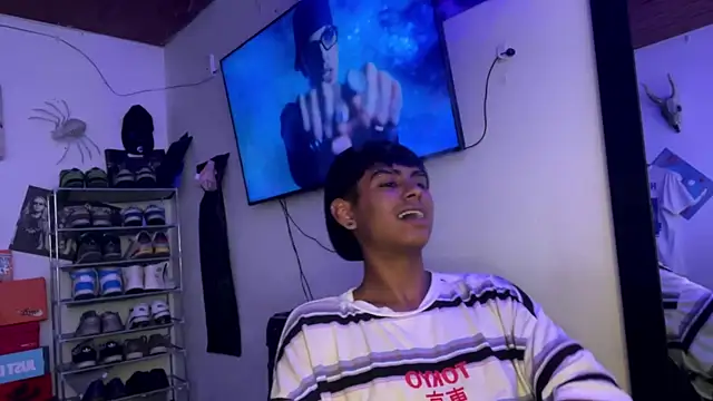 Snapshot of _Billowy_ chatting on December 15, 8:02 pm Billowy online show from December 15, 8:02 pm