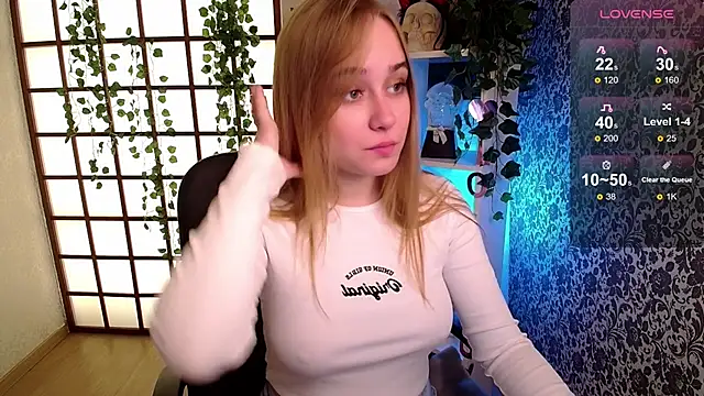 Snapshot of LianaBright chatting on December 3, 2:14 am LianaBright online show from December 3, 2:14 am