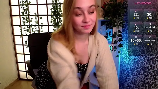 Snapshot of LianaBright chatting on December 5, 7:05 am LianaBright online show from December 5, 7:05 am
