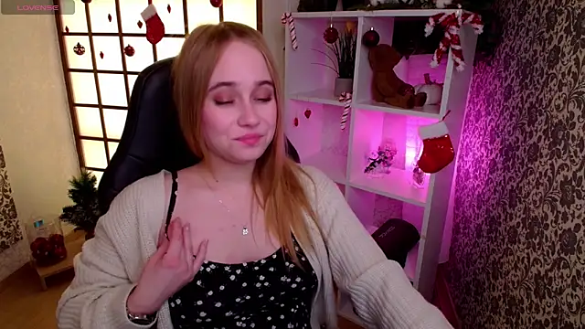 Snapshot of LianaBright chatting on January 9, 8:24 am LianaBright online show from January 9, 8:24 am