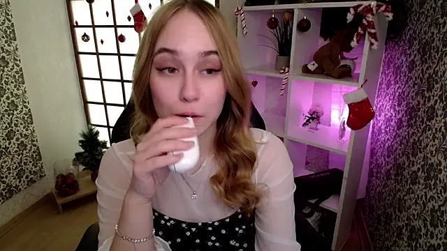 Snapshot of LianaBright chatting on January 16, 5:32 am LianaBright online show from January 16, 5:32 am