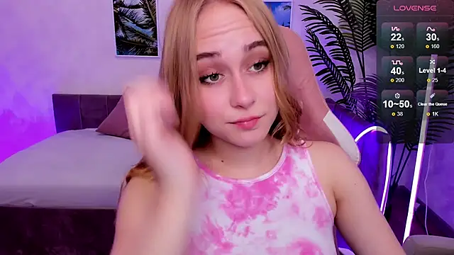 Snapshot of LianaBright chatting on September 28, 2:06 am LianaBright online show from September 28, 2:06 am