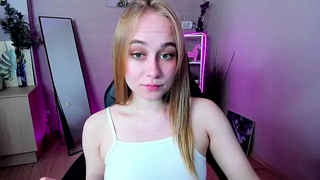 Snapshot of LianaBright chatting on April 29, 2:15 am LianaBright online show from April 29, 2:15 am