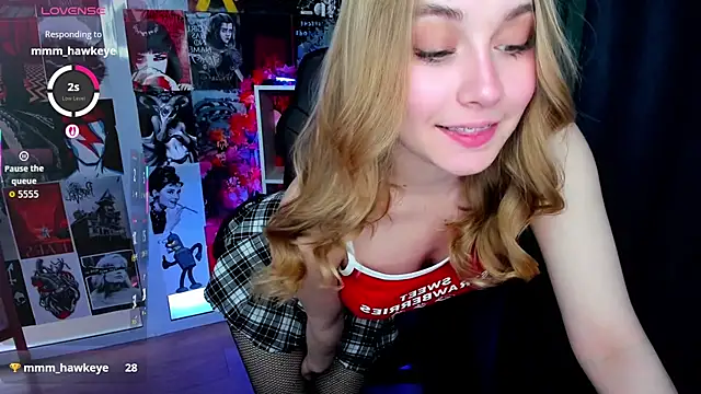 Snapshot of LianaBright chatting on May 2, 1:43 am LianaBright online show from May 2, 1:43 am