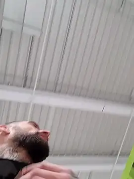 Snapshot of chavito2223 chatting on February 24, 3:10 pm chavito2223 online show from February 24, 3:10 pm