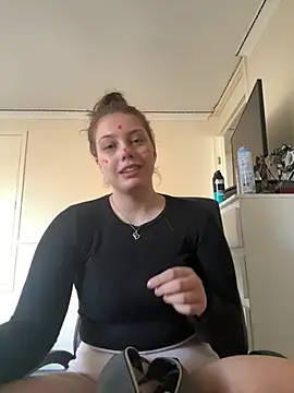 Krystal Tx online show from March 19, 11:39 am