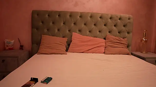 Snapshot of LucyWilow chatting on June 18, 4:35 am LucyWilow online show from June 18, 4:35 am