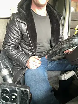 Snapshot of AlexGWoW chatting on February 4, 10:21 am AlexGWoW online show from February 4, 10:21 am