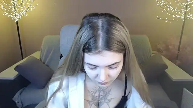 Snapshot of Ritaneer chatting on December 6, 9:10 am Ritaneer online show from December 6, 9:10 am