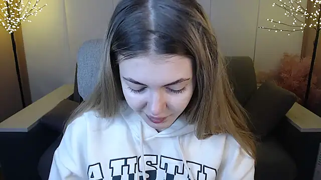 Snapshot of Ritaneer chatting on February 8, 9:03 am Ritaneer online show from February 8, 9:03 am