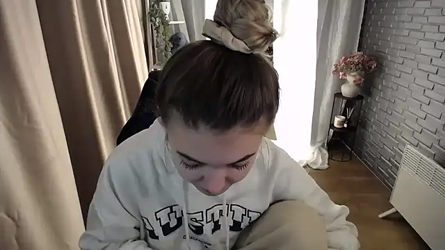 Snapshot of Ritaneer chatting on October 4, 8:45 am Ritaneer online show from October 4, 8:45 am