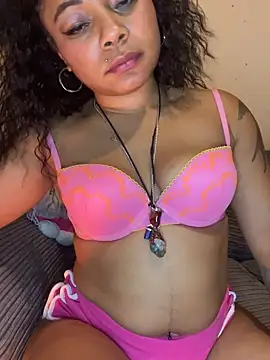 Snapshot of ChloeRebel chatting on January 3, 1:05 am ChloeRebel online show from January 3, 1:05 am