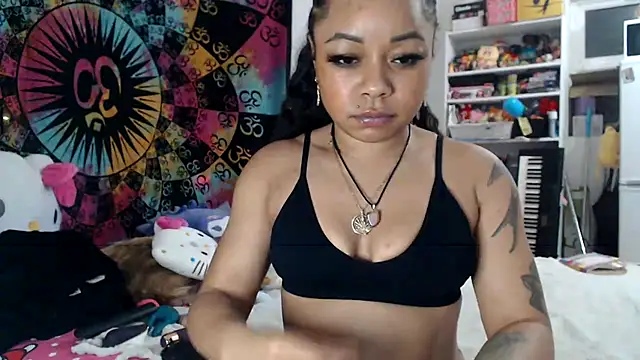 Snapshot of ChloeRebel chatting on February 1, 4:11 am ChloeRebel online show from February 1, 4:11 am