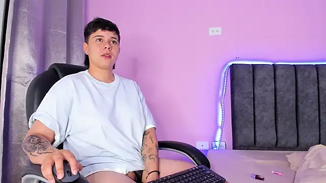 AbbySmiitth  online show from January 8, 3:17 pm