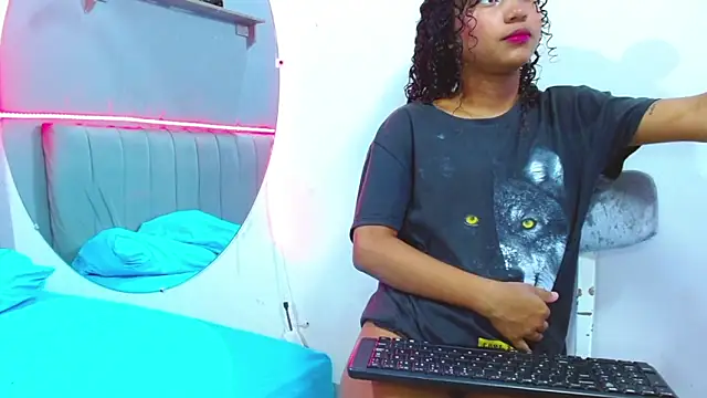 Snapshot of minimi_naty chatting on December 18, 7:08 pm minimi naty online show from December 18, 7:08 pm