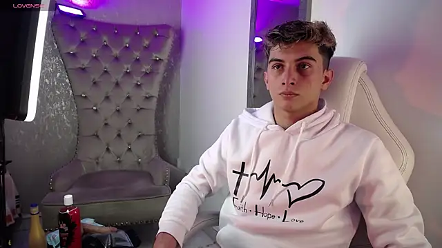 MrWilliseo online show from September 12, 7:58 pm