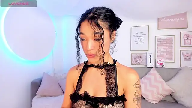 Crystal Dluna online show from February 1, 12:37 pm