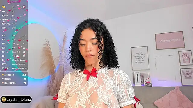 Crystal Dluna online show from March 11, 6:52 pm