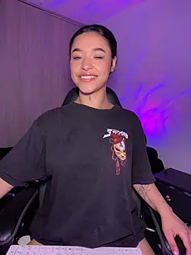 Crystal Dluna online show from November 14, 5:33 pm