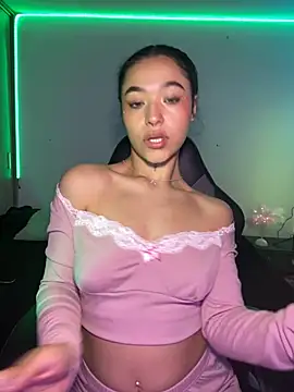 Crystal Dluna online show from December 5, 4:03 pm