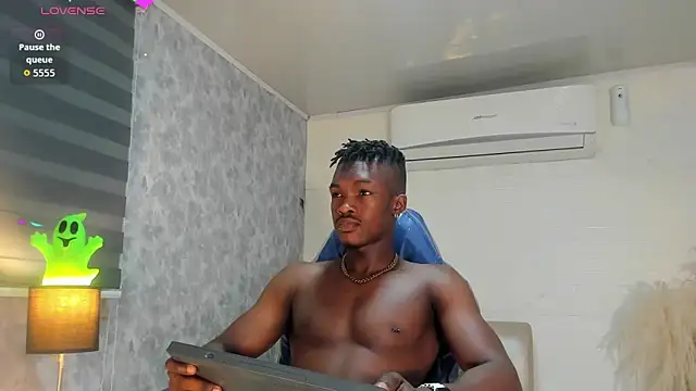 Snapshot of KENDER21_ chatting on December 17, 8:37 pm KENDER21 online show from December 17, 8:37 pm