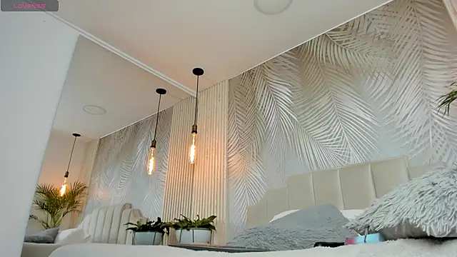 Snapshot of RousseAngel chatting on December 13, 11:06 pm RousseAngel online show from December 13, 11:06 pm