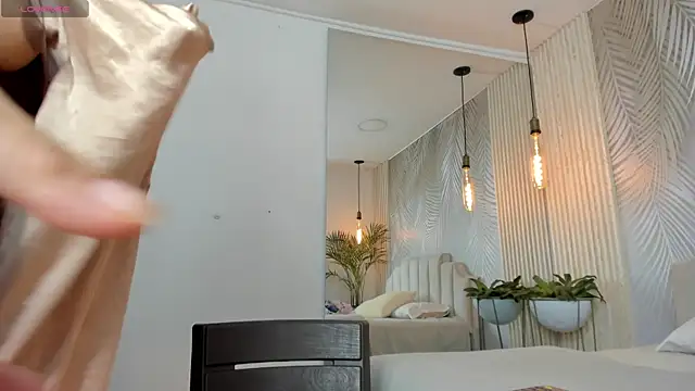 Snapshot of RousseAngel chatting on January 9, 11:02 pm RousseAngel online show from January 9, 11:02 pm