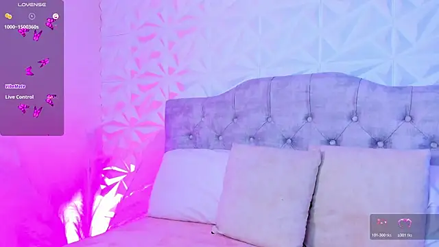 Snapshot of Miss_Ivy4 chatting on July 9, 11:20 pm Miss Ivy4 online show from July 9, 11:20 pm