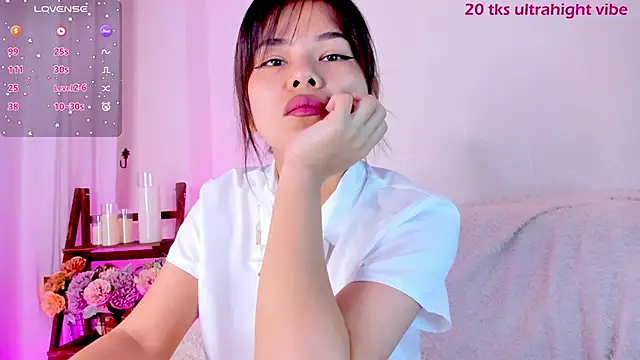 Snapshot of moonlight8_ chatting on January 5, 8:32 am moonlight8 online show from January 5, 8:32 am