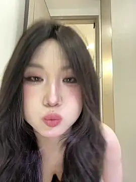 xyebobs online show from April 18, 3:38 pm