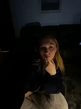 Snapshot of Stoner_BarbieXX chatting on May 13, 8:49 pm Stoner BarbieXX online show from May 13, 8:49 pm
