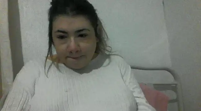 Snapshot of CamilaCherryX chatting on January 14, 1:47 am CamilaCherryX online show from January 14, 1:47 am