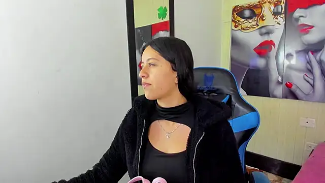 Snapshot of zoe_connor19 chatting on October 18, 7:58 pm zoe connor19 online show from October 18, 7:58 pm