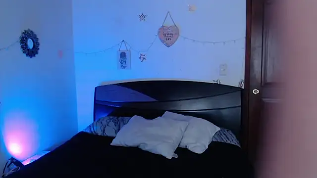 anhiahoney02 online show from February 3, 7:00 pm