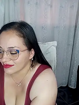 Snapshot of emily_sweet13 chatting on March 4, 10:49 pm emily sweet13 online show from March 4, 10:49 pm