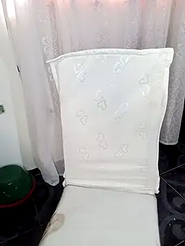 Snapshot of emily_sweet13 chatting on March 7, 4:00 pm emily sweet13 online show from March 7, 4:00 pm