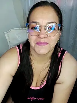 Snapshot of emily_sweet13 chatting on March 19, 12:23 pm emily sweet13 online show from March 19, 12:23 pm